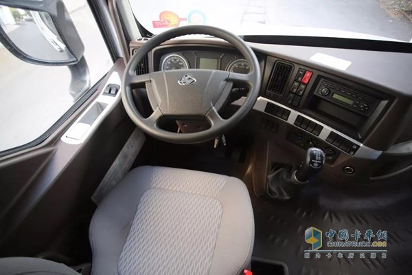 乘龍T5轎運車駕駛室內飾