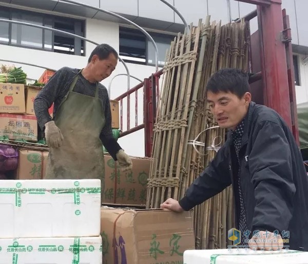 工作人員在10個省開展事跡收集、走訪認證工作