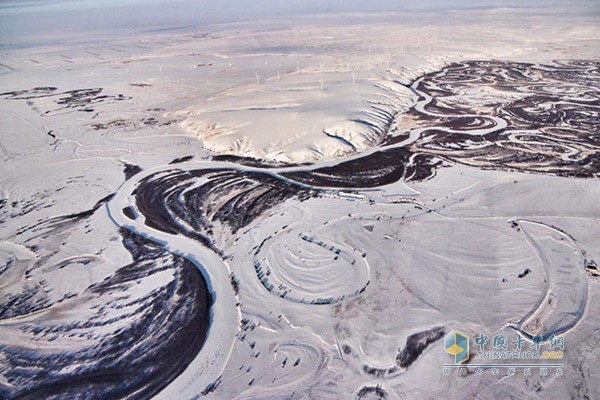 活動賽場是目前國內乃至亞太地區規模最大、冰面平整度最好、最穩定的冬季測試場