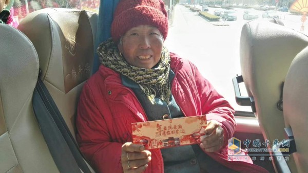 “年，豪沃、豪瀚送你回家過”活動車輛上的乘客