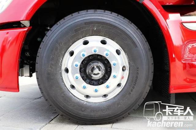 揭秘格爾發(fā)長頭重卡 康明斯 ZF 美馳！還有1000升油箱和大臥鋪！