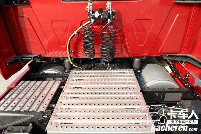 揭秘格爾發(fā)長頭重卡 康明斯 ZF 美馳！還有1000升油箱和大臥鋪！