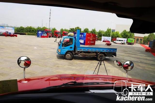 揭秘格爾發(fā)長頭重卡 康明斯 ZF 美馳！還有1000升油箱和大臥鋪！