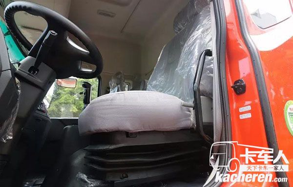 東風(fēng)中卡D9座椅