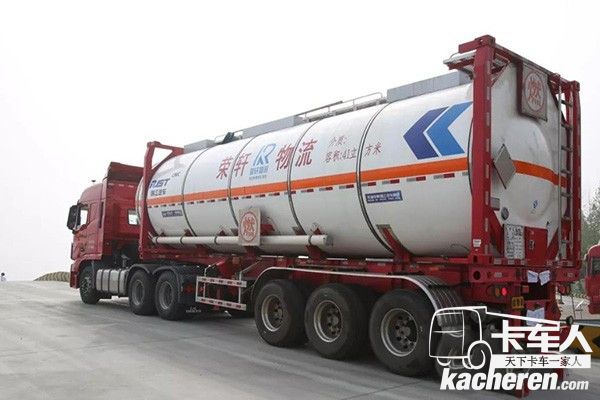 比賽車輛均配載危化品運(yùn)罐