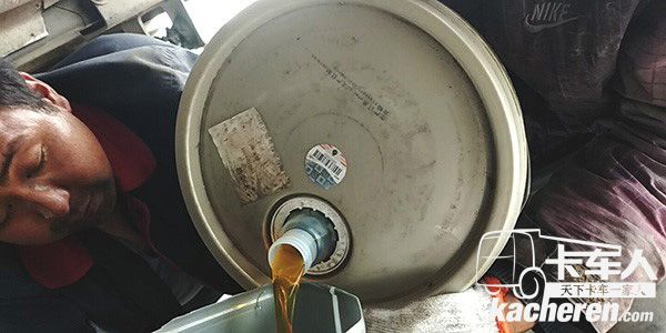 給發(fā)動機換殼牌勁霸潤滑油