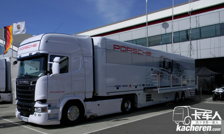 看看歐洲賽車隊(duì)的拖掛卡車，都是高端貨