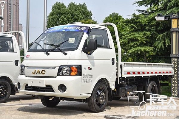 江淮X5轎卡外觀造型很時(shí)尚