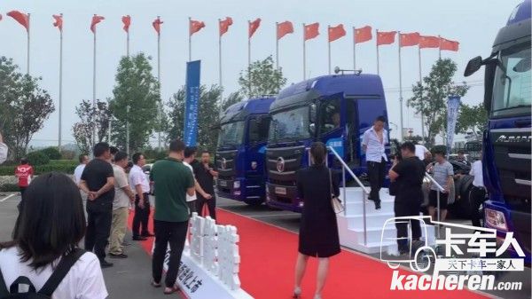 用戶參觀歐曼GTL輕盈版產(chǎn)品