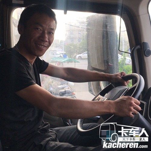 車上裝有兩個采埃孚神器，王國榮對運輸事業很有信心