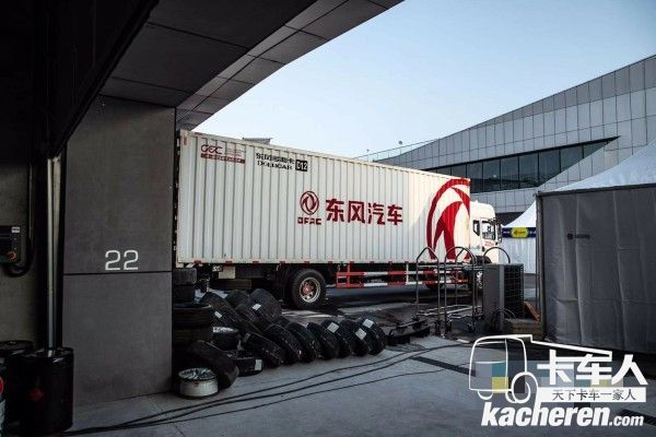 東風輕型車作為后勤保障車輛