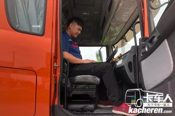 走青春之路，展青春風(fēng)采，圓青春夢(mèng)想