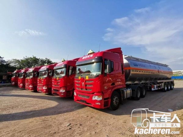 廣西梧州中昊實業有限責任公司的中集聯合卡車U＋牽引車