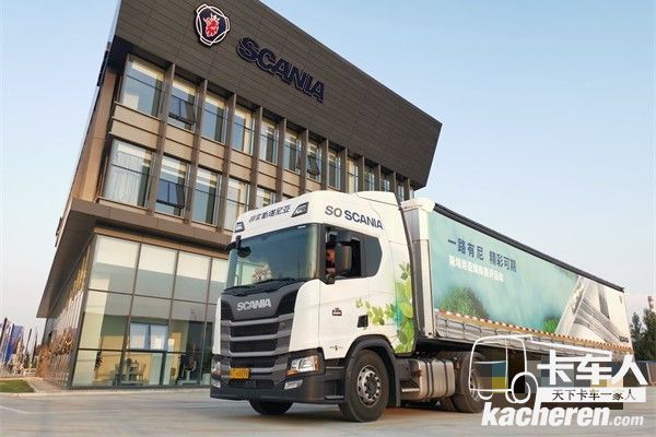 用于道路評測的車輛R450也受到與會嘉賓的關(guān)注