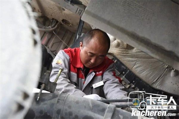 張海平維修東風天龍