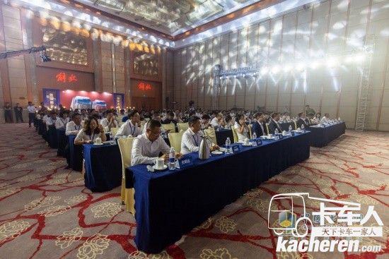 一汽解放新J6牽引車2.0全系投放儀式現場