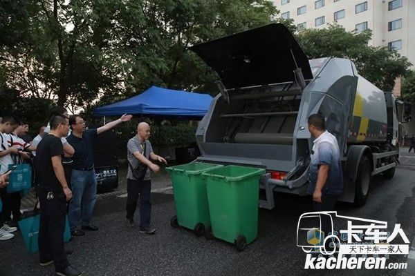 J6L-4×2-18噸洗掃車-揚州金威改裝