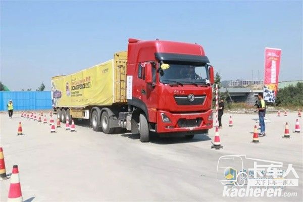 東風天龍牽引車