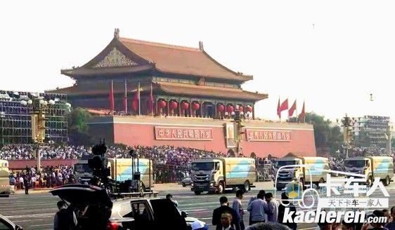 慶鈴汽車和京環集團聯合打造的純電動清掃車