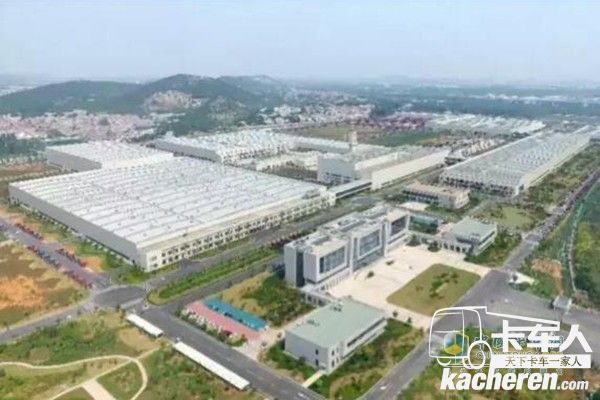 俯瞰一期占地面積1300余畝的徐工重卡制造基地