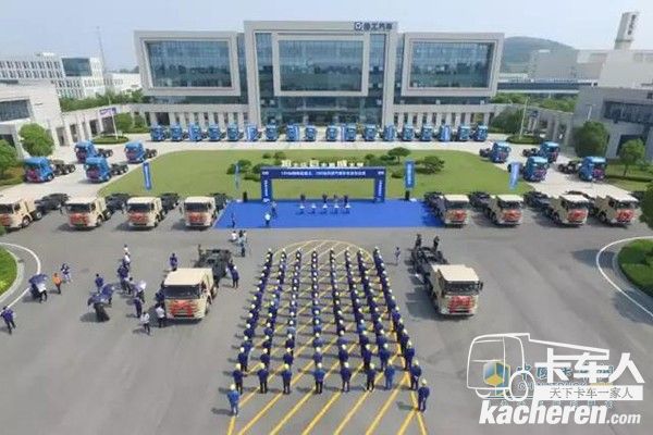 2019年，百臺新能源純電動自卸車發往深圳，支援“深圳藍”