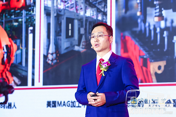 福田康明斯F系列超級(jí)動(dòng)力產(chǎn)品經(jīng)理杜鑫介紹基于國(guó)典博標(biāo)準(zhǔn)專屬定制的F系列國(guó)六發(fā)動(dòng)機(jī)