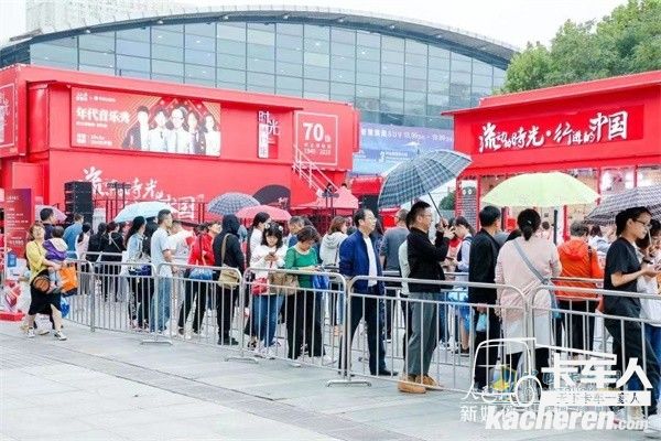 上汽紅巖參觀人員絡繹不絕