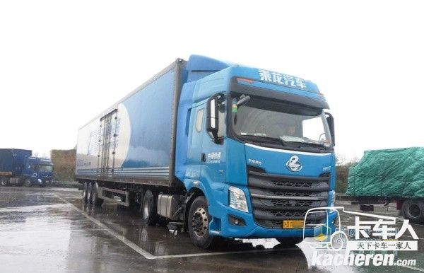 服務(wù)于中通快遞的乘龍汽車