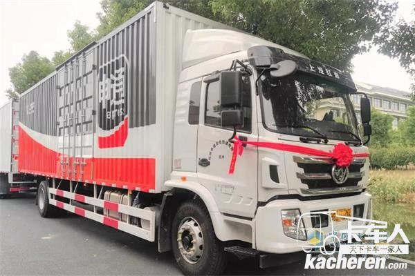 紅巖杰豹載貨車乘坐空間充足