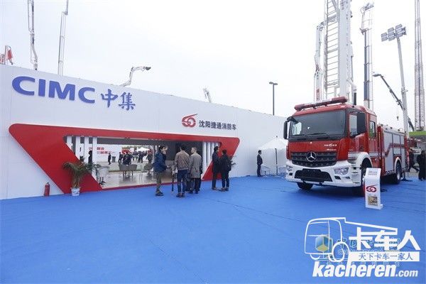 沈陽捷通采用奔馳Arocs底盤登高平臺消防車全景