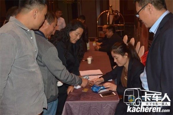 福田戴姆勒客戶現場訂車