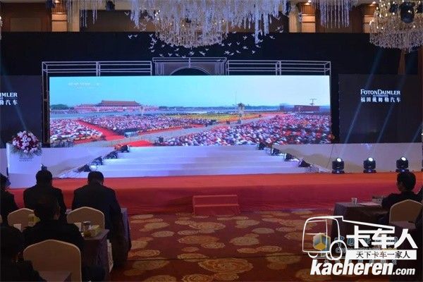 回顧歐曼超級重卡國典版在新中國成立70周年慶祝中精彩表現