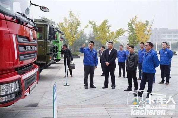 參觀陜汽展車、展廳及汽車總裝配廠