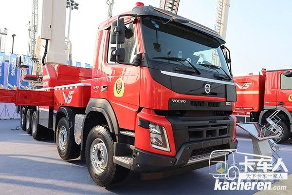 徐工和沃爾沃卡車首度合作的成果——DG88C1登高平臺消防車