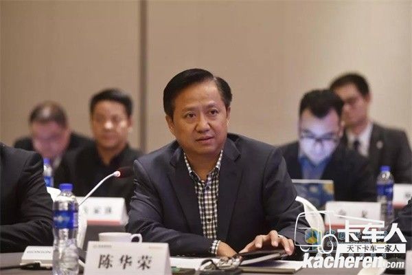 湖北省商務(wù)廳副廳長陳華榮表示:“希望在鄂企業(yè)要保持清醒看形勢(shì)、堅(jiān)定信心謀共贏、持之以恒抓落實(shí),以此為契機(jī),建立裝備制造央企和建筑央企的聯(lián)系,搭建省內(nèi)企業(yè)“走出去”優(yōu)勢(shì)互補(bǔ)合作平臺(tái),繼續(xù)加強(qiáng)交流,爭取落實(shí)更多實(shí)質(zhì)性合作。互利共贏、相互照亮,切實(shí)推動(dòng)湖北省外經(jīng)外貿(mào)融合發(fā)展取得新成效,為“一帶一路”走深走實(shí)作出更多貢獻(xiàn)。”