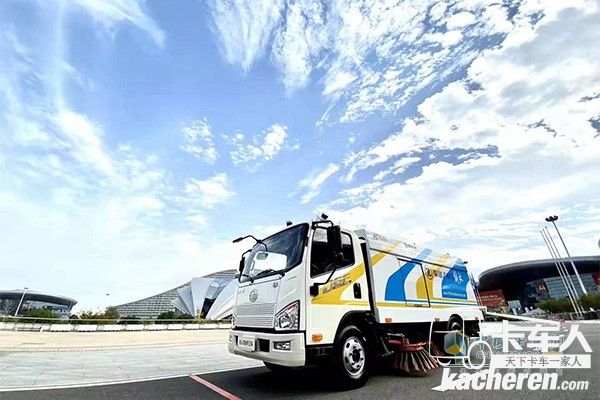 一汽解放無人駕駛環(huán)衛(wèi)車演示