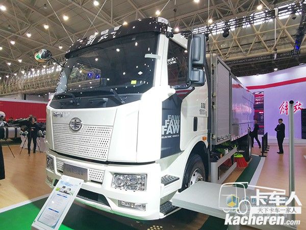 解放純電動(dòng)掃路車