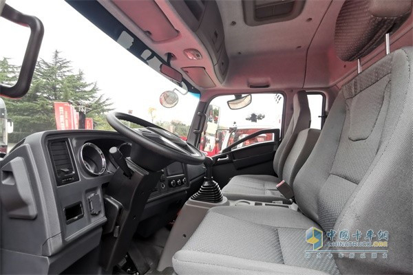 G3W的駕駛室進(jìn)行了全面升級(jí)