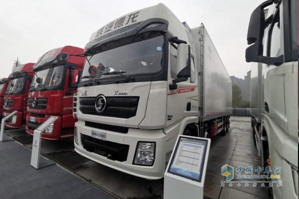 德龍X3000輕快版冷藏載貨車，采用新飛專汽上裝，動力為濰柴WP11發動機，460馬力輸出，最大輸出扭矩2110N·m;