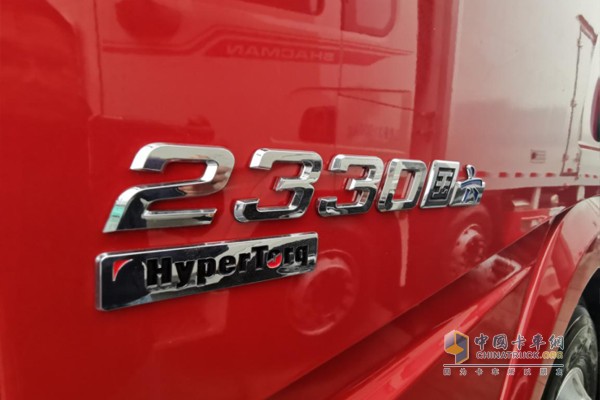 德龍X3000 8X4空氣懸架底盤，采用濰柴WP12國六發動機，490馬力輸出，最大輸出扭矩2330N·m。