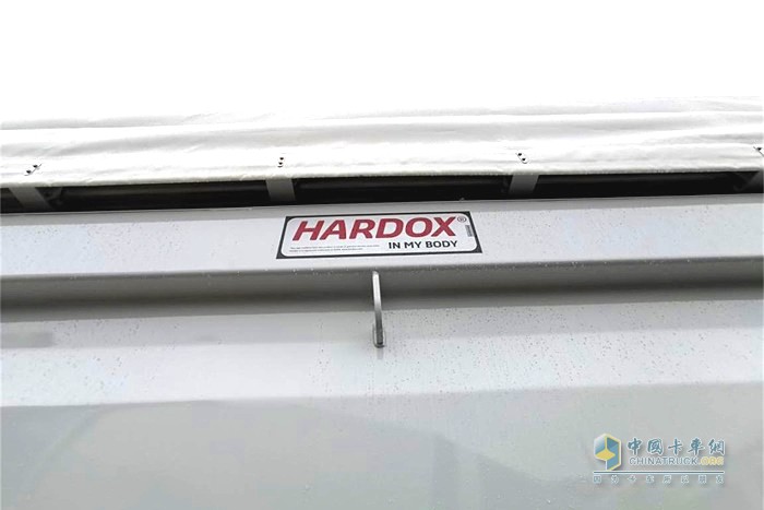 汕德卡上裝用料上乘，嚴把品質(zhì)關(guān)(進口瑞典HARDOX高耐磨鋼板材料)