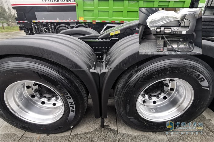 陜汽德龍X6000采用6×4驅動形式