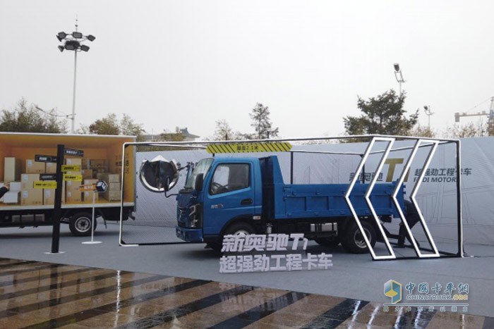 新奧馳T1超強(qiáng)勁工程卡車(chē)