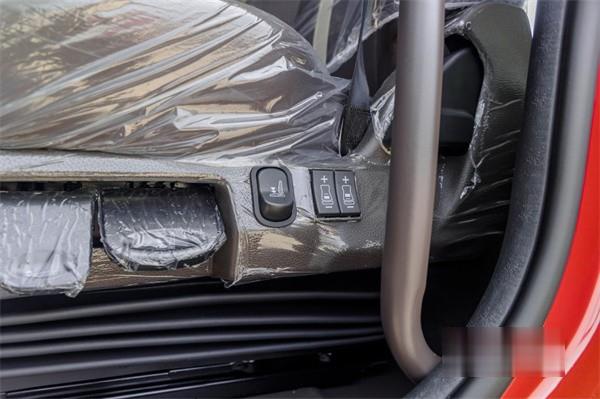 東風(fēng)柳汽乘龍 牽引車