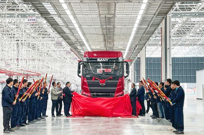 三一集團(tuán) 智聯(lián)重卡產(chǎn)業(yè)園 整車批量下線