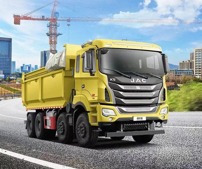 格爾發8×4砂石料運輸自卸車