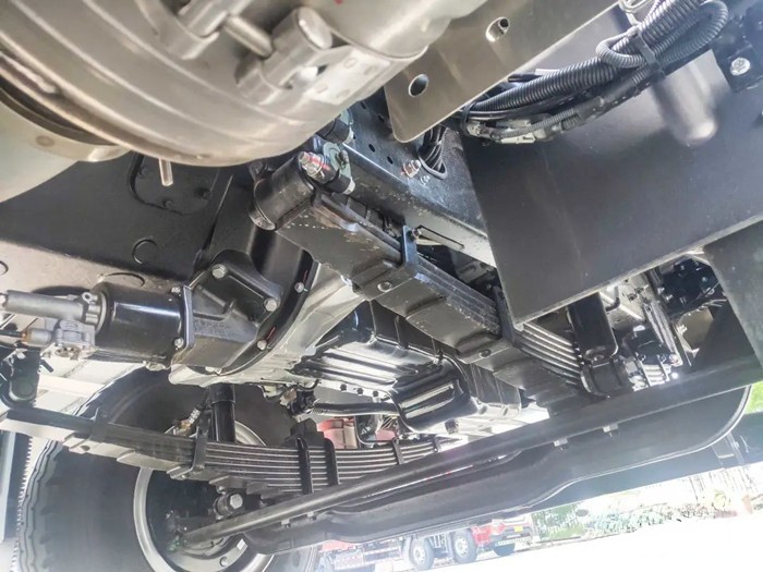 江淮格爾發(fā)K5W 8×4挖掘機(jī)運(yùn)輸車