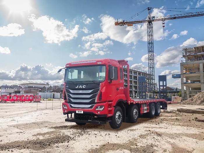 江淮格爾發(fā)K5W 8×4挖掘機(jī)運(yùn)輸車