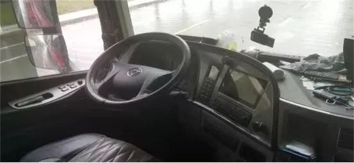 胡師傅評(píng)價(jià)歐曼國(guó)六GTL自動(dòng)擋重卡的駕駛室很舒適
