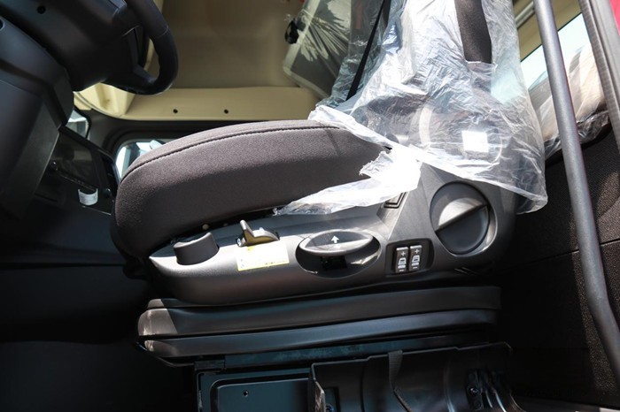  陜汽德龍X5000S LNG 牽引車